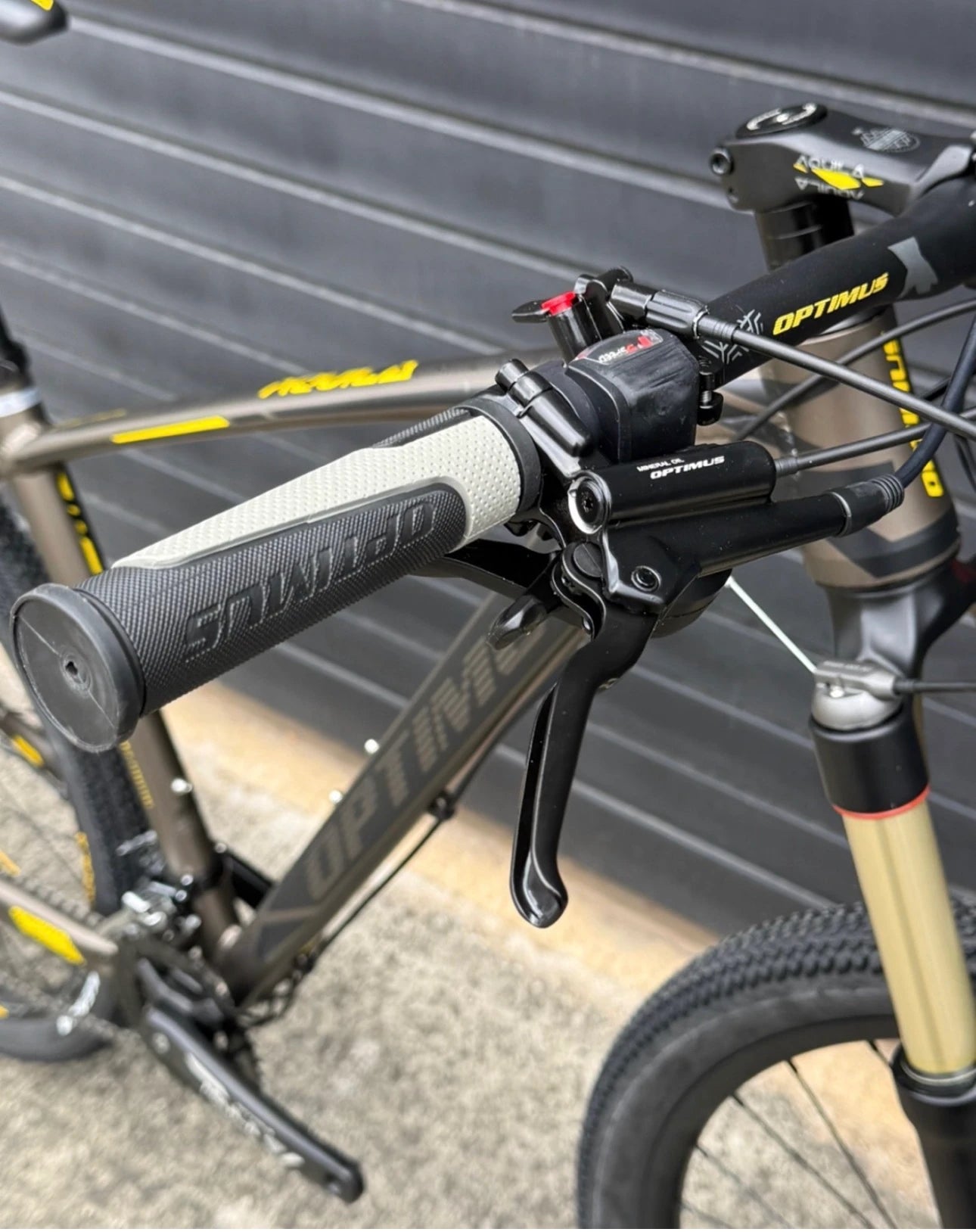 Optimus Aquila Air Edition